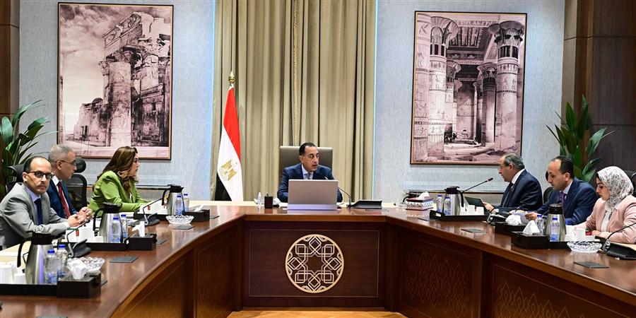 رئيس الوزراء يبحث تطوير فندق هلنان بورسعيد وإحياء منطقة الفنار التاريخية